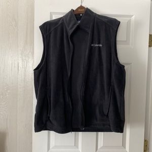 Men’s Columbia fleece vest XL.. dark gray